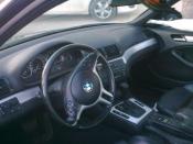 BMW 330 siniestrado. 